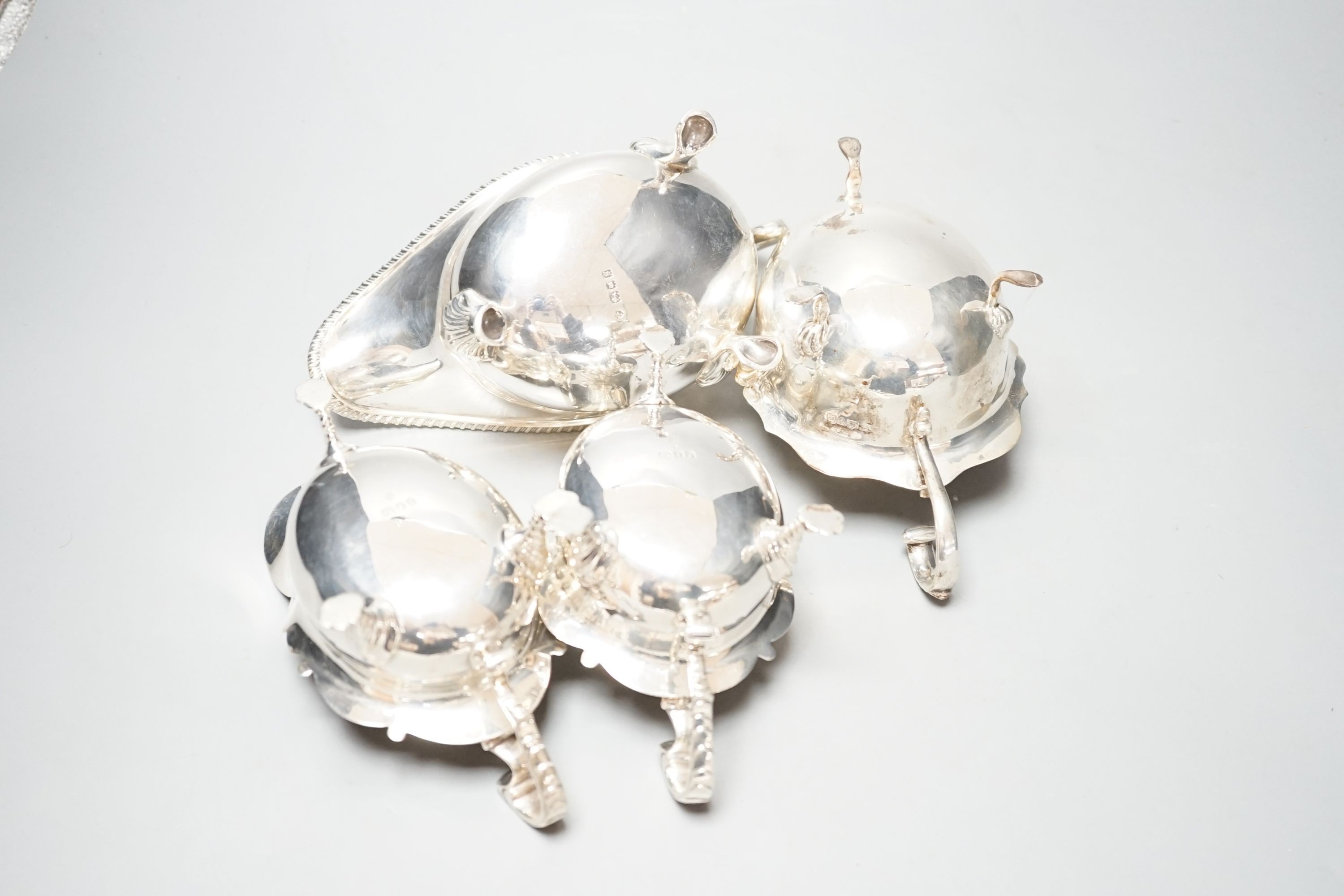A pair of George V silver sauce boats, London, 1930 and two other larger silver sauceboats, 26oz.